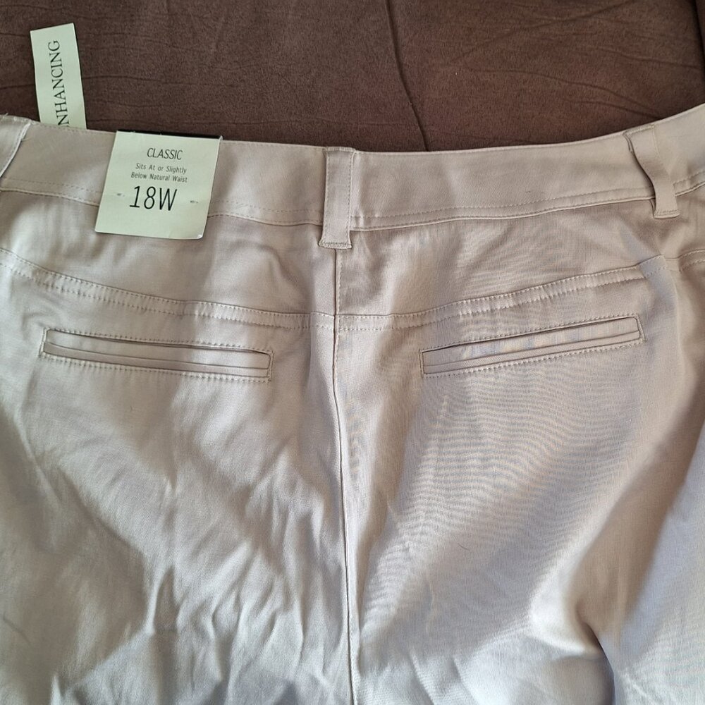 Dress Capri's - Picture 2 of 5